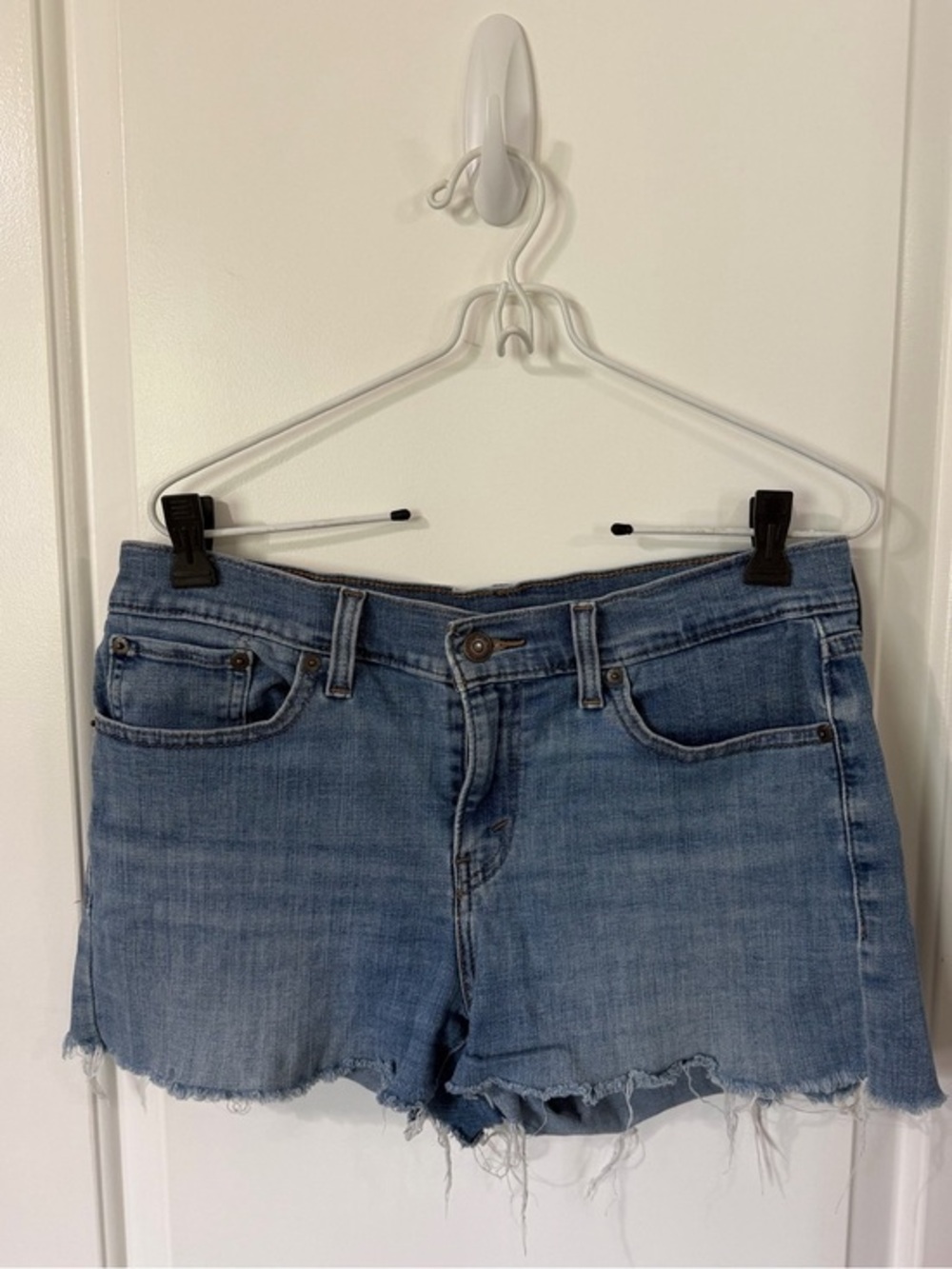 Levi’s 711 Medium Wash Denim Cut-Off Shorts - Size 28